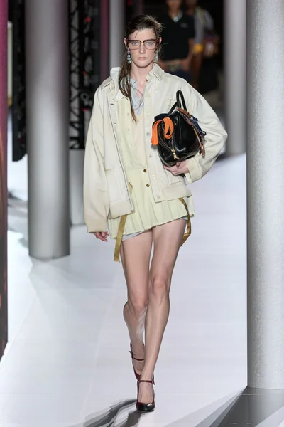 Look 32